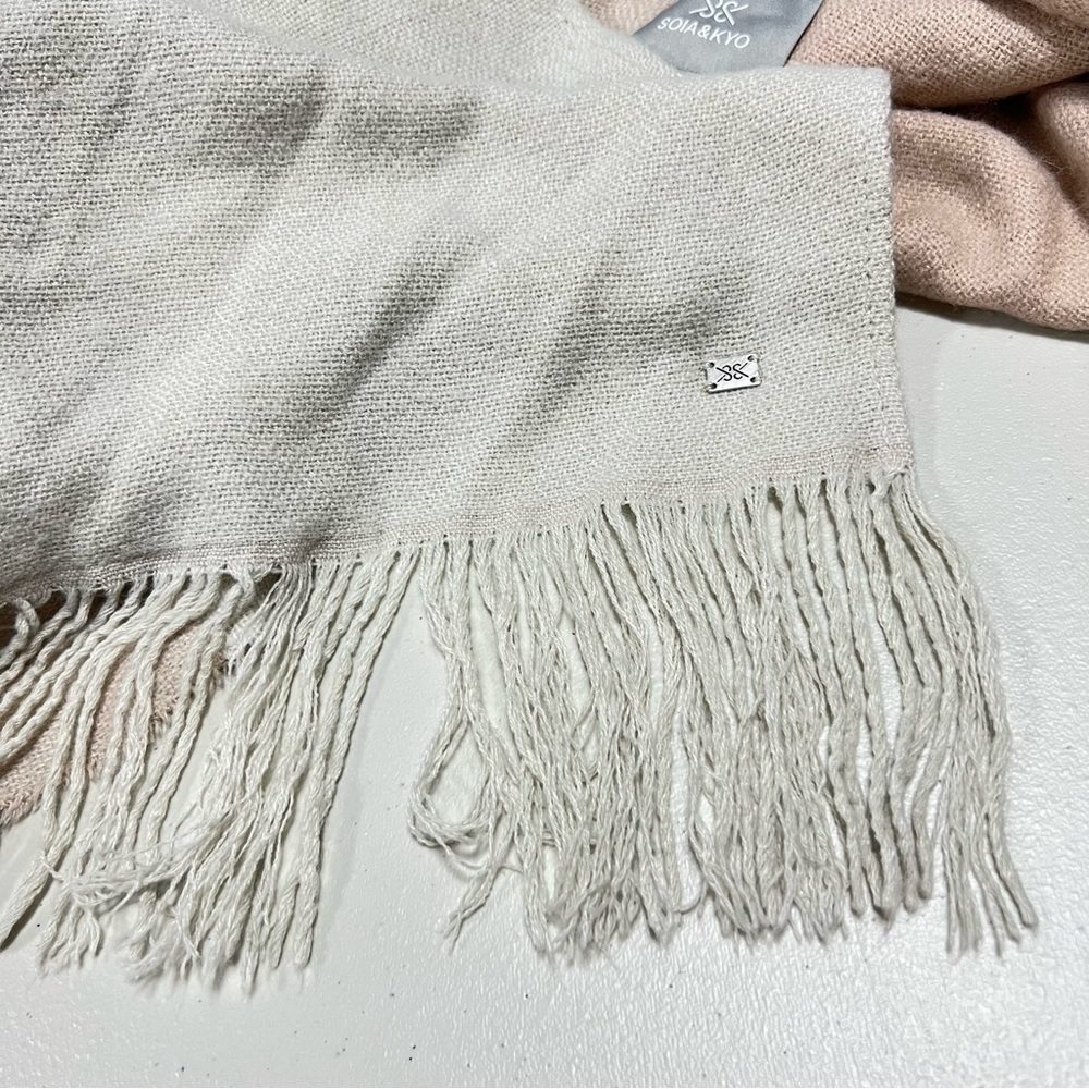 Soia & Kyo Colorblock Open Cardigan / Shawl - Picture 7 of 11